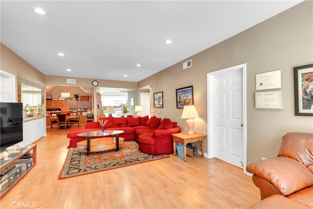 10511 Ashton Avenue, Unit 101 Los Angeles, CA 90024 - Photo 3 of 30