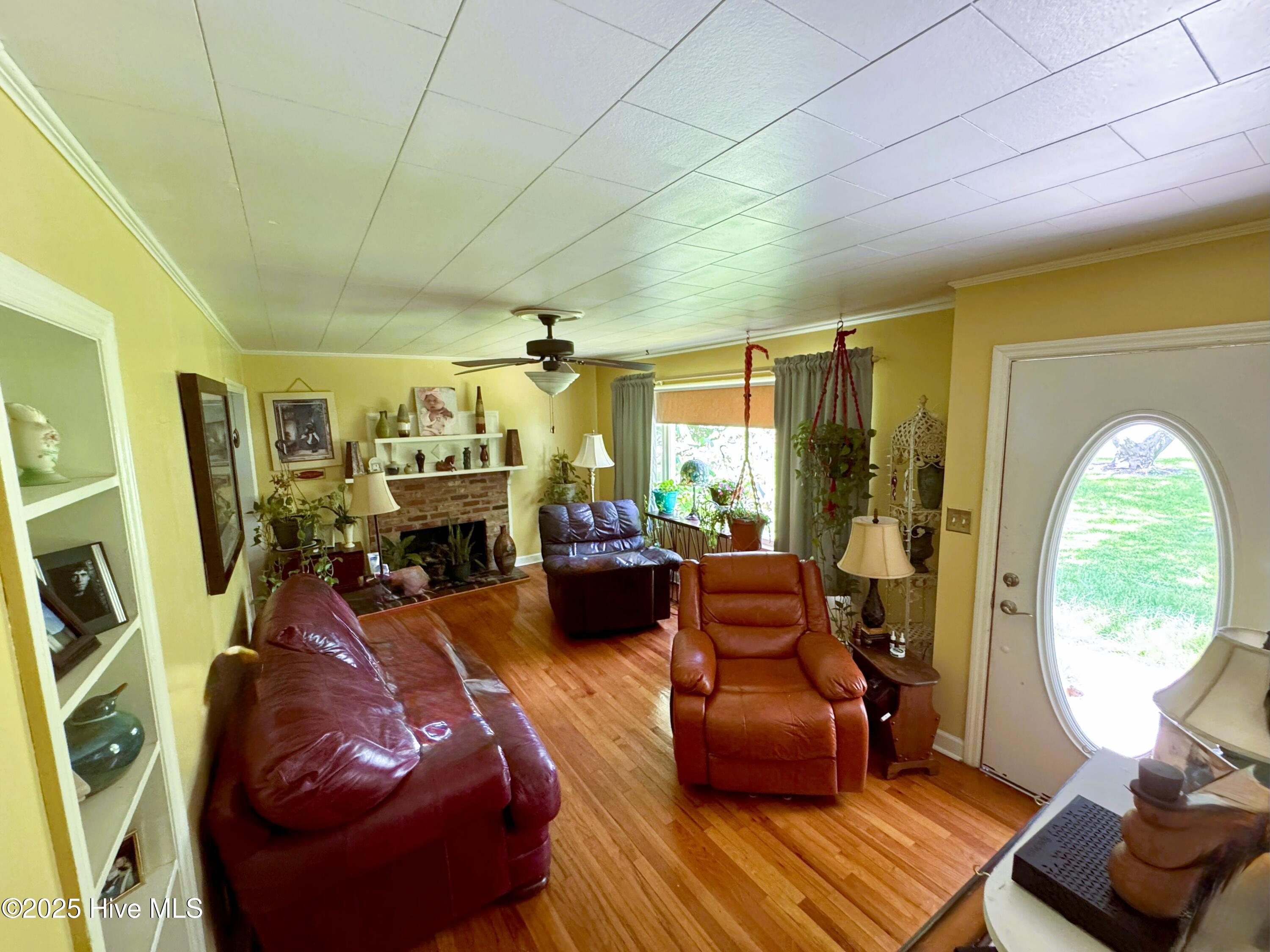 320 Aiken Road Southern Pines, NC 28387 - Photo 4 of 26 Living Room