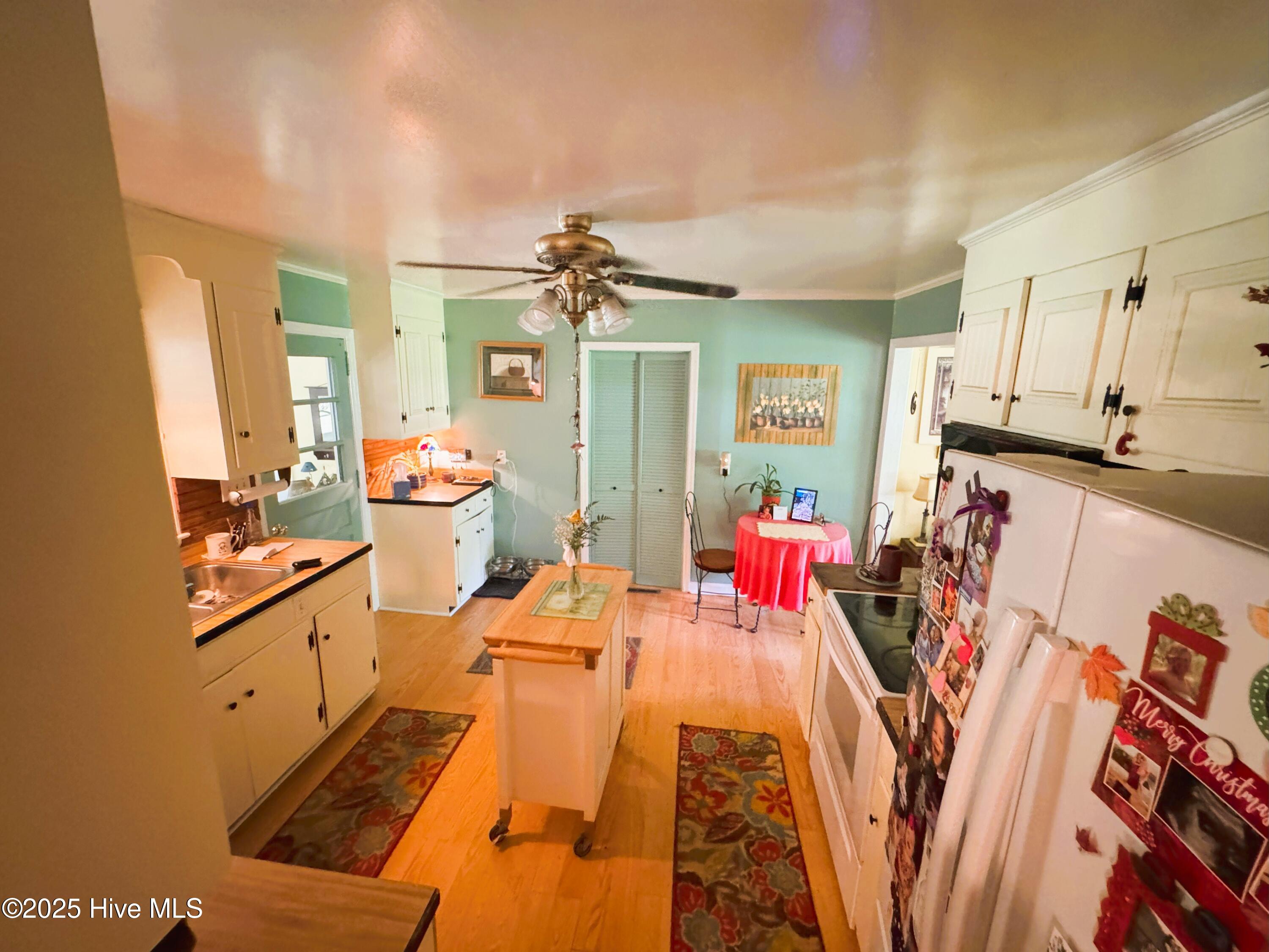 320 Aiken Road Southern Pines, NC 28387 - Photo 10 of 26 Kitchen