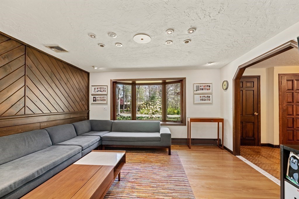 27 Huckleberry Hill Road Lincoln, MA 01773 - Photo 11 of 24