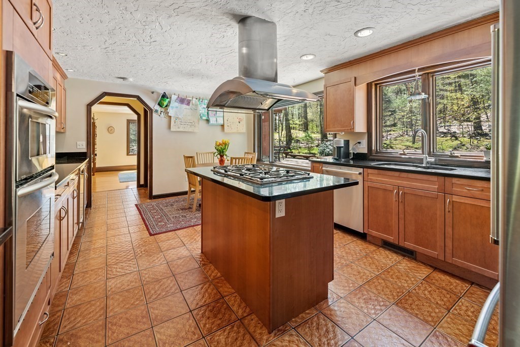 27 Huckleberry Hill Road Lincoln, MA 01773 - Photo 9 of 24