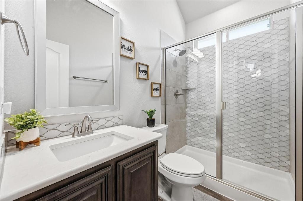 609 Dusty Glen Trail Midlothian, TX 76065 - Photo 18 of 40 a bathroom with a sink toilet and shower