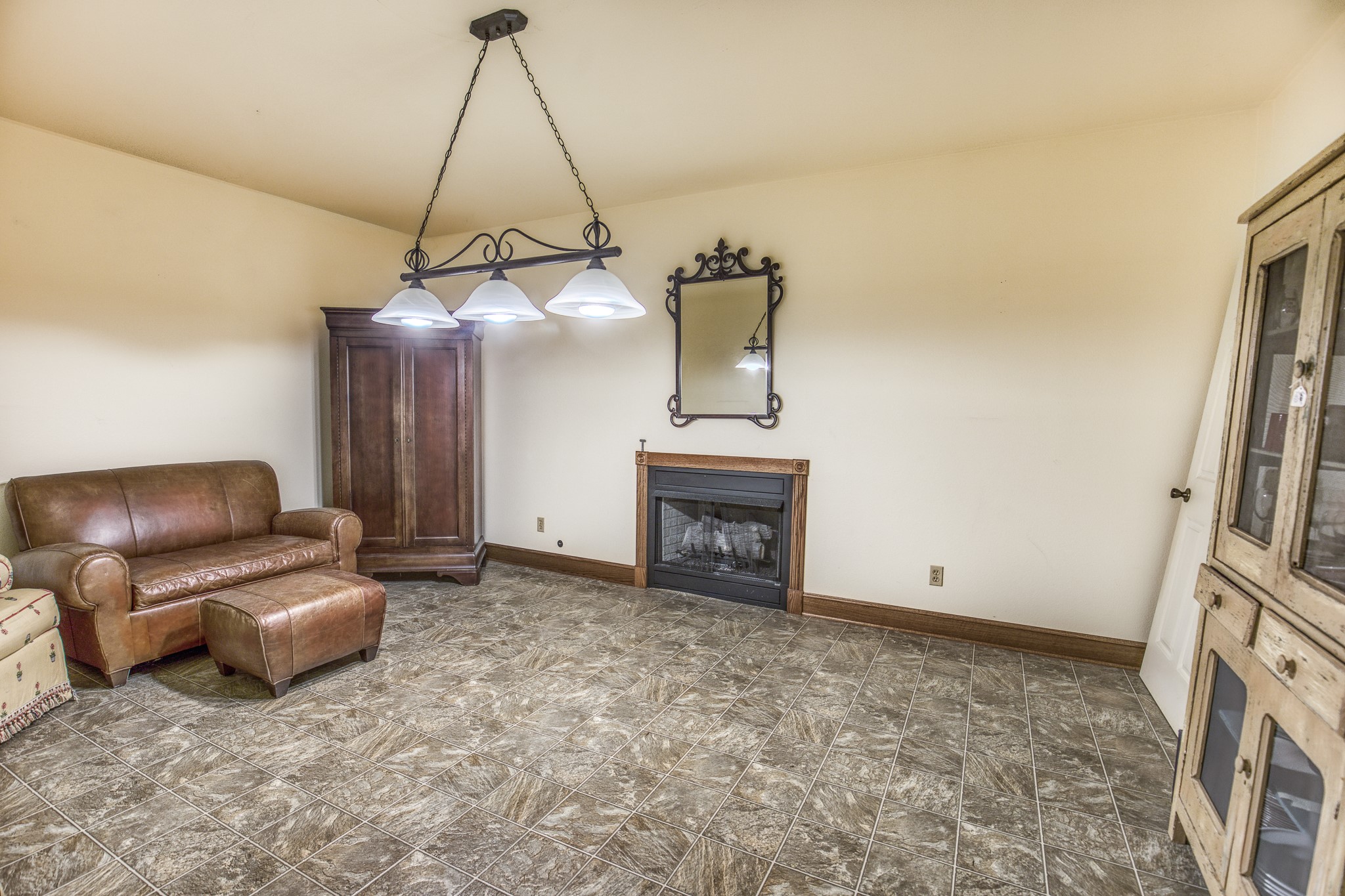 533 Bybee Road Round Top, TX 78954 - Photo 17 of 29 a view of livingroom with furniture and chandelier