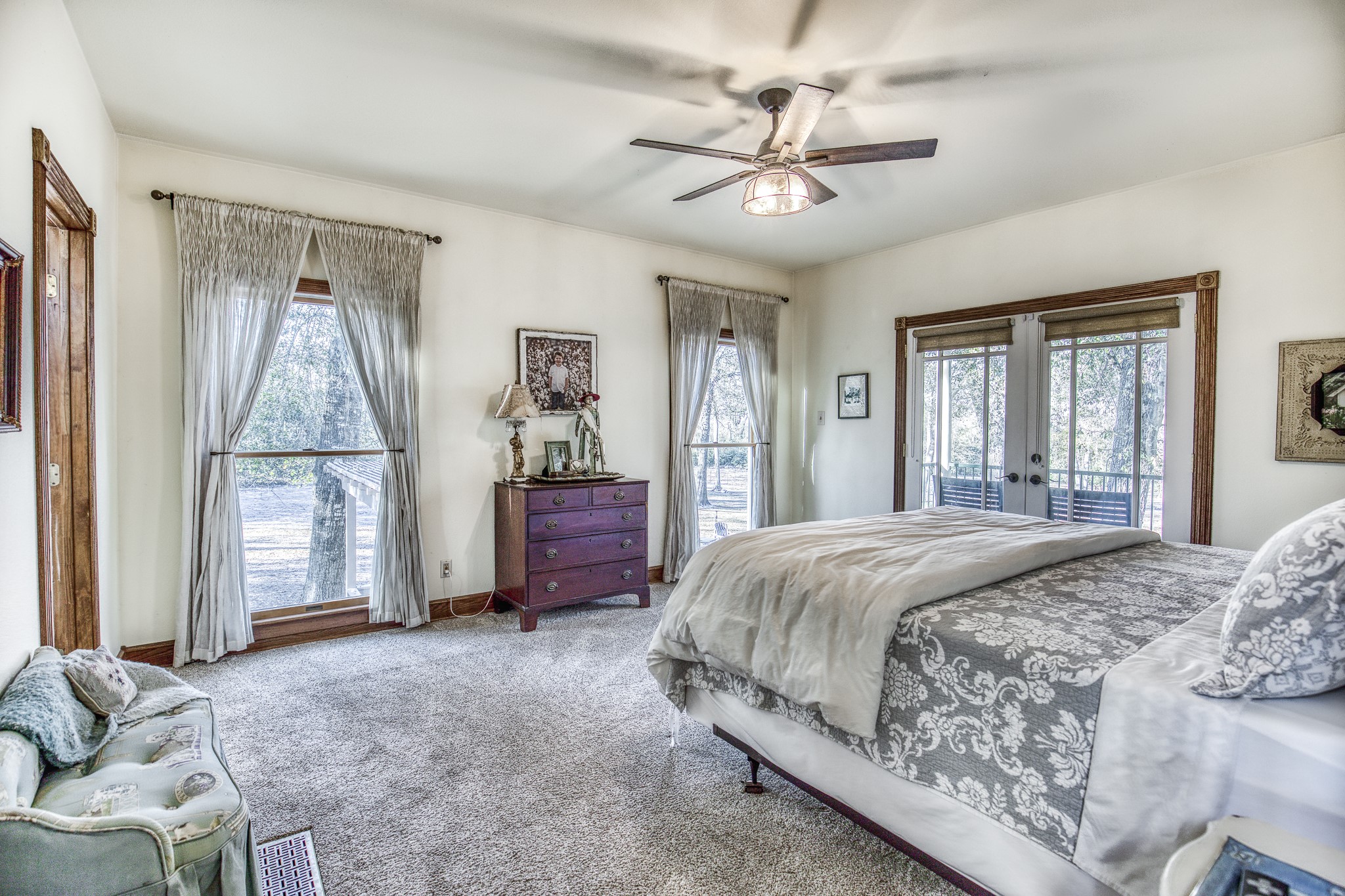 533 Bybee Road Round Top, TX 78954 - Photo 7 of 29 a spacious bedroom with a bed mirror and a window