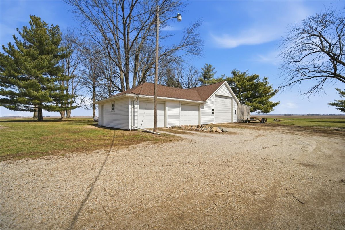12347 North 400 East Road Stanford, IL 61774 - Photo 6 of 33