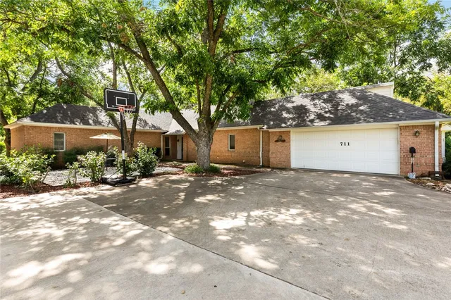$539,900 | 711 South Harrison Street, West, TX 76691
