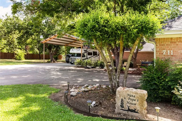 $539,900 | 711 South Harrison Street, West, TX 76691