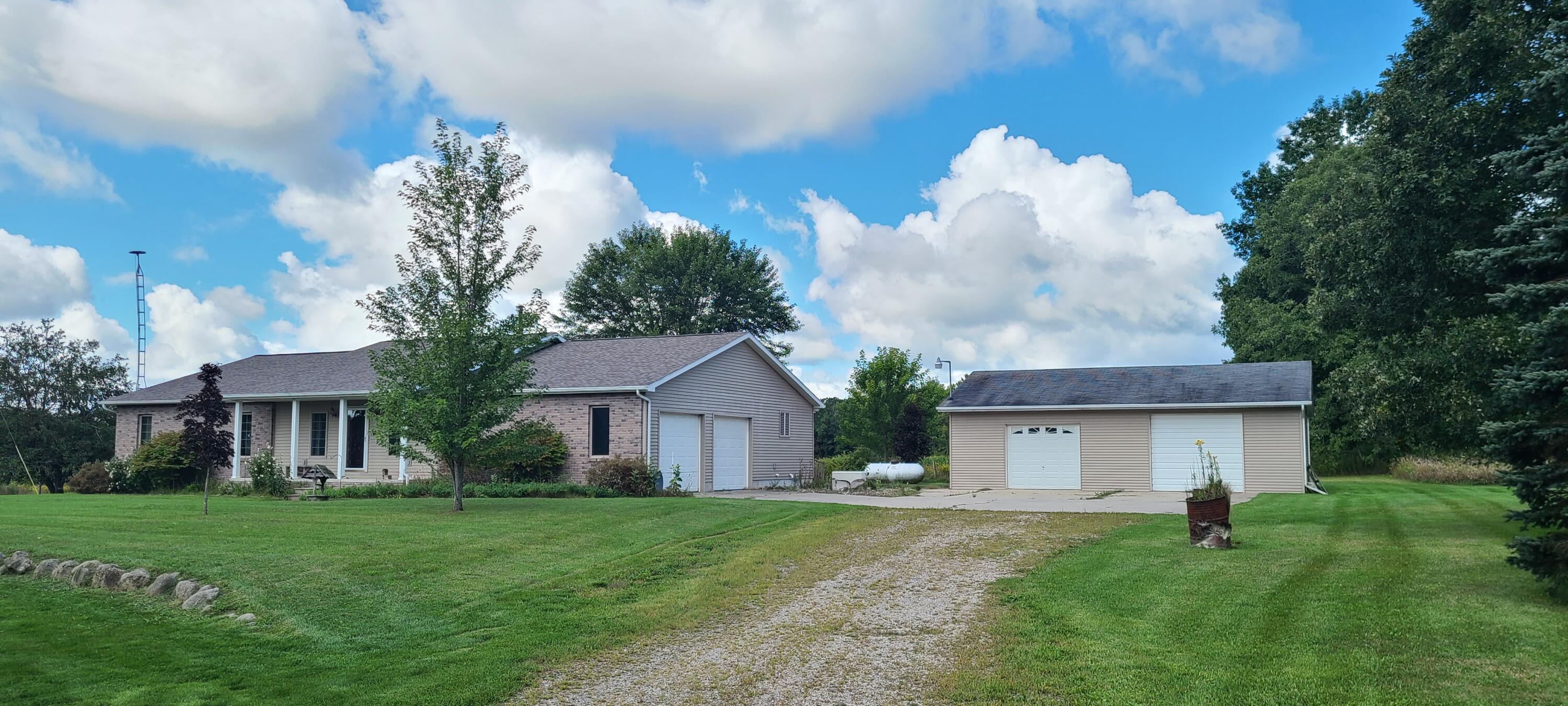 8260 South Rolland Road Blanchard, MI 49310 - Photo 5 of 25 20210909_113141