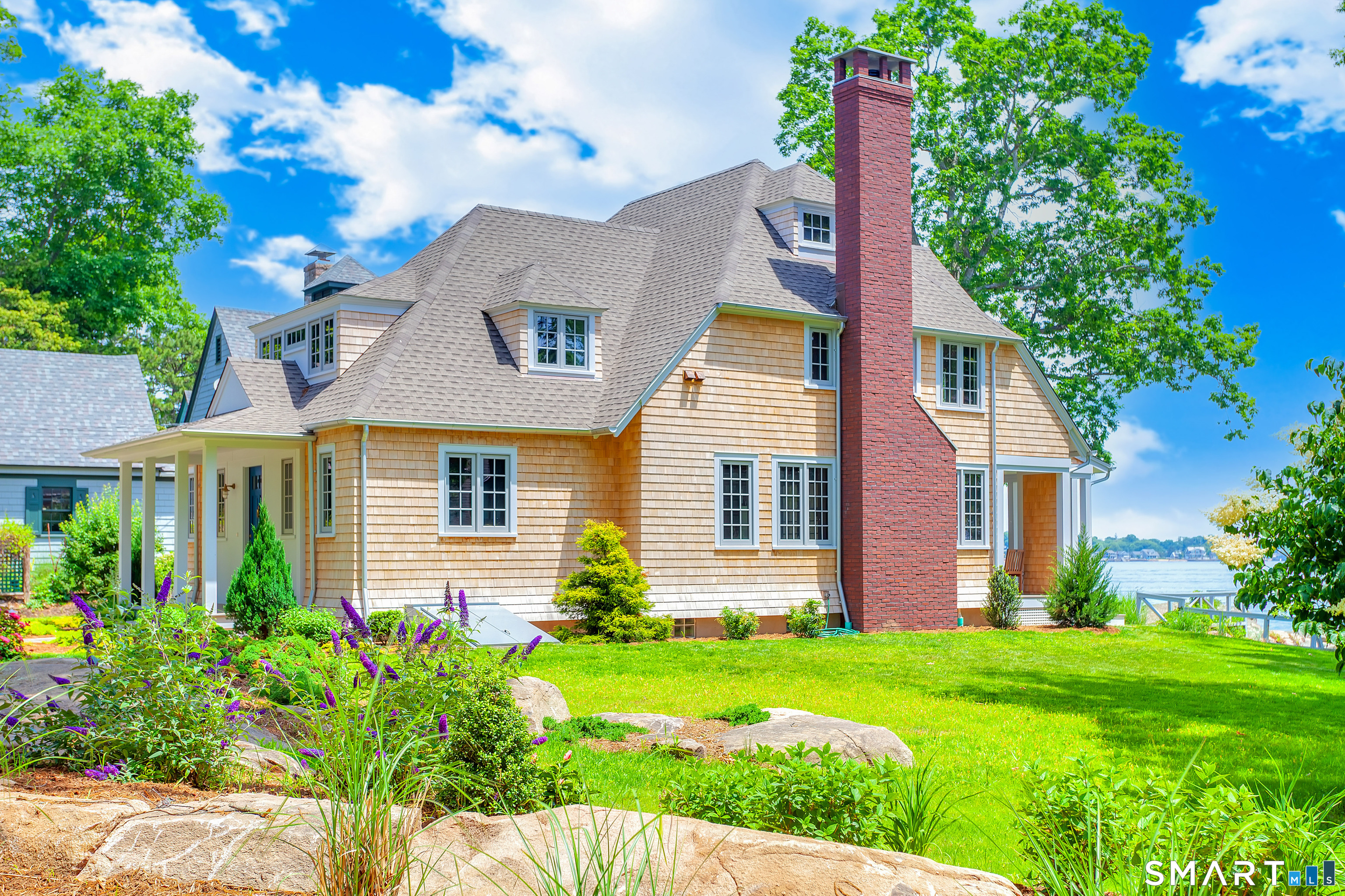 32 Wood Road Branford, CT 06405 - Photo 2 of 40