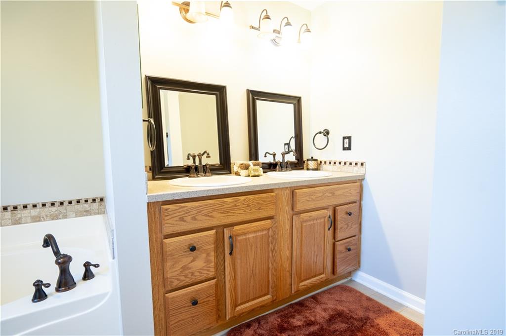 9005 Cameron Spring Road Charlotte, NC 28214 - Photo 30 of 35 Gallery Image 30