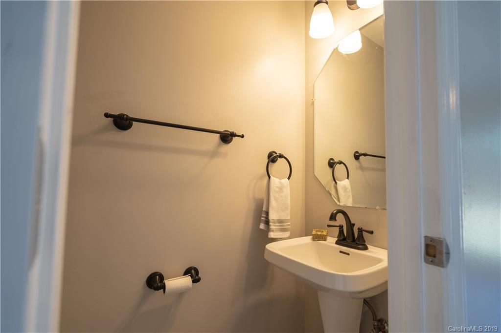 9005 Cameron Spring Road Charlotte, NC 28214 - Photo 8 of 35 Gallery Image 8