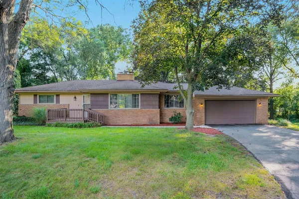 $2,600 | 24447 Bloomington Court, Franklin, MI 48025