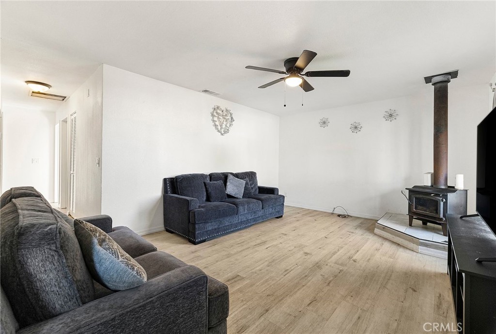342 Rio Vista Court Corning, CA 96021 - Photo 8 of 28 a living room with furniture