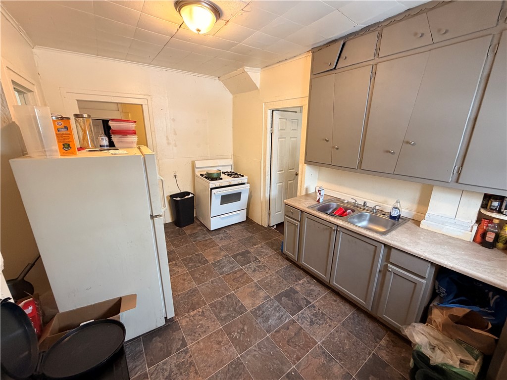 209 Atkinson Street Rochester, NY 14608 - Photo 10 of 13