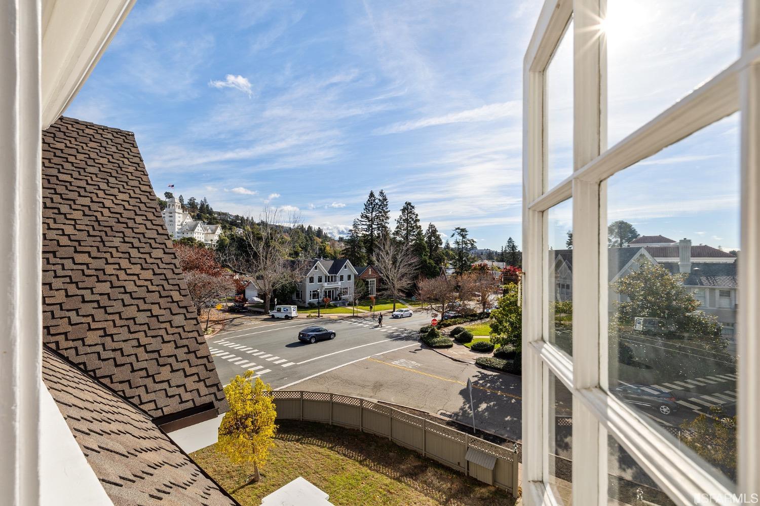 2967 Avalon Avenue Berkeley, CA 94705 - Photo 58 of 77 a view of balcony with two chairs