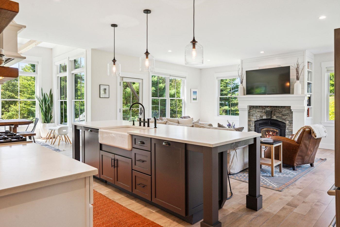 704 Cross Road Stowe, VT 05672 - Photo 8 of 26