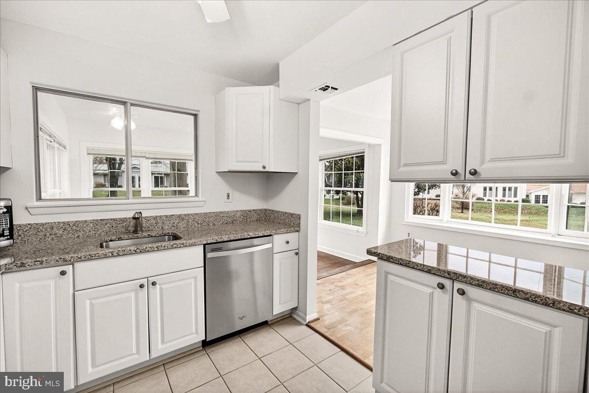 9 Fitzhugh Court, Unit 71B Silver Spring, MD 20906 - Photo 12 of 48 Make your family dinners here!