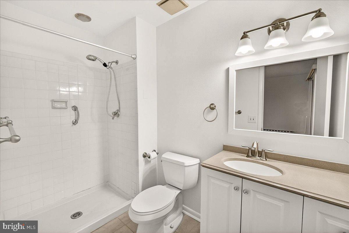 9 Fitzhugh Court, Unit 71B Silver Spring, MD 20906 - Photo 20 of 48 Primary full bath with low entry shower