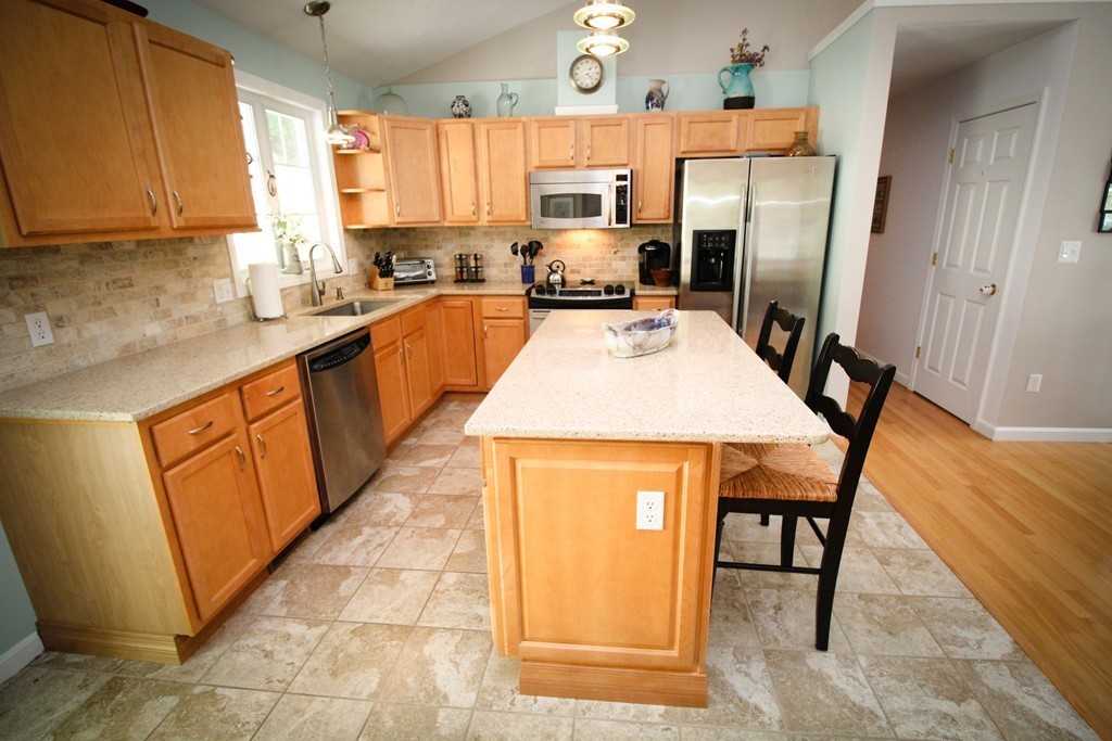 14 Sherwood Road Worcester, MA 01602 - Photo 2 of 30