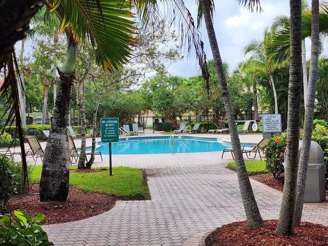 $1,950 | 10276 Fox Trail Road South, Unit 111, West Palm Beach, FL 33411
