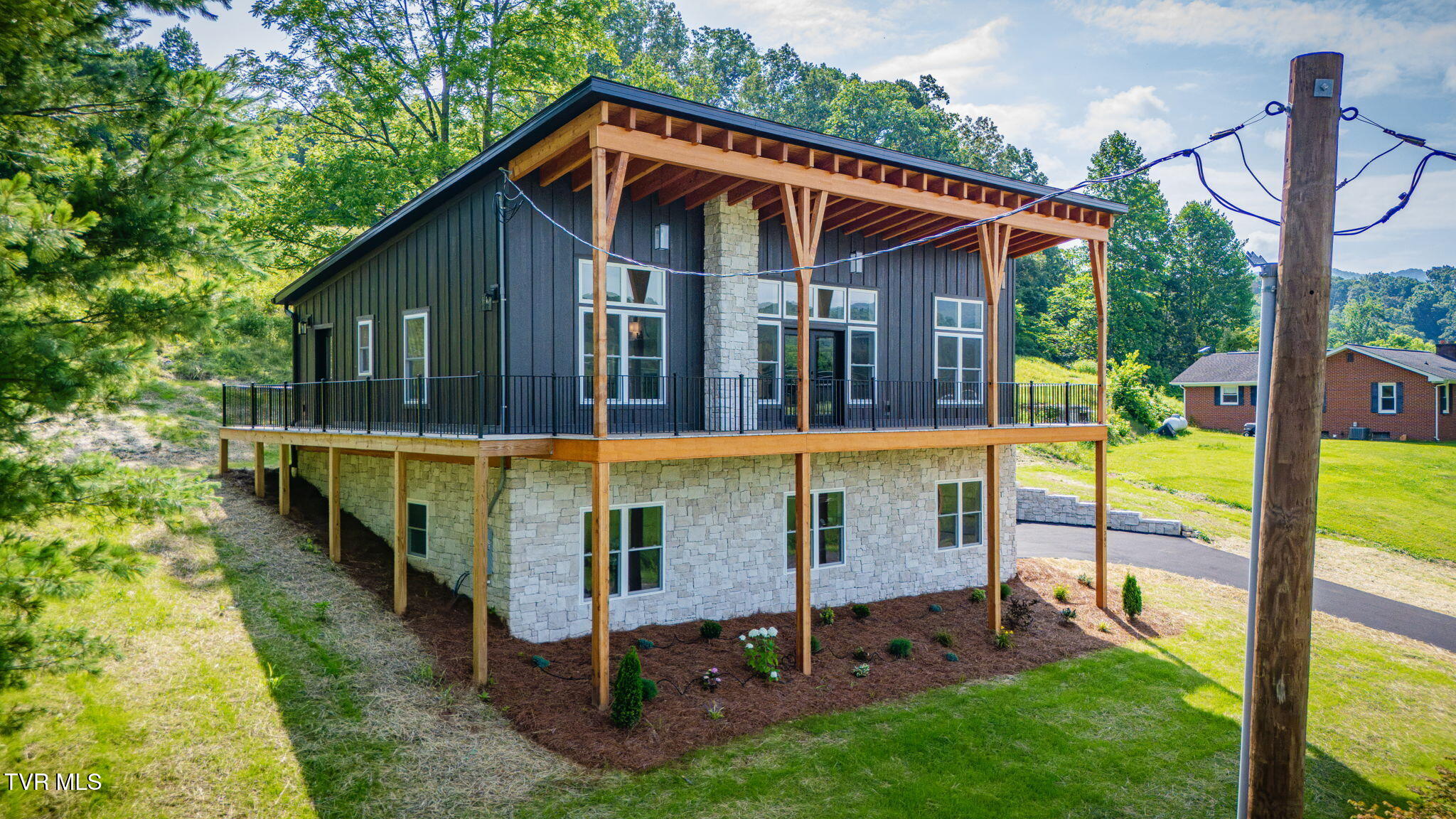 1385 Gap Creek Road Elizabethton, TN 37643 - Photo 3 of 40 102
