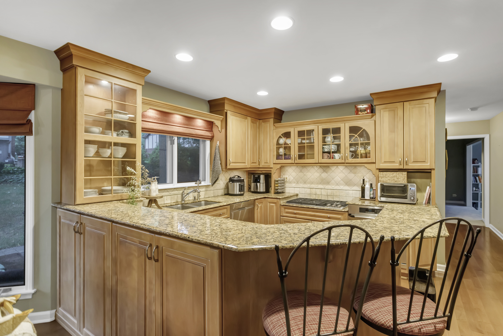 985 Chapel Court North Glen Ellyn, IL 60137 - Photo 16 of 46 a kitchen with granite countertop lots of counter top space