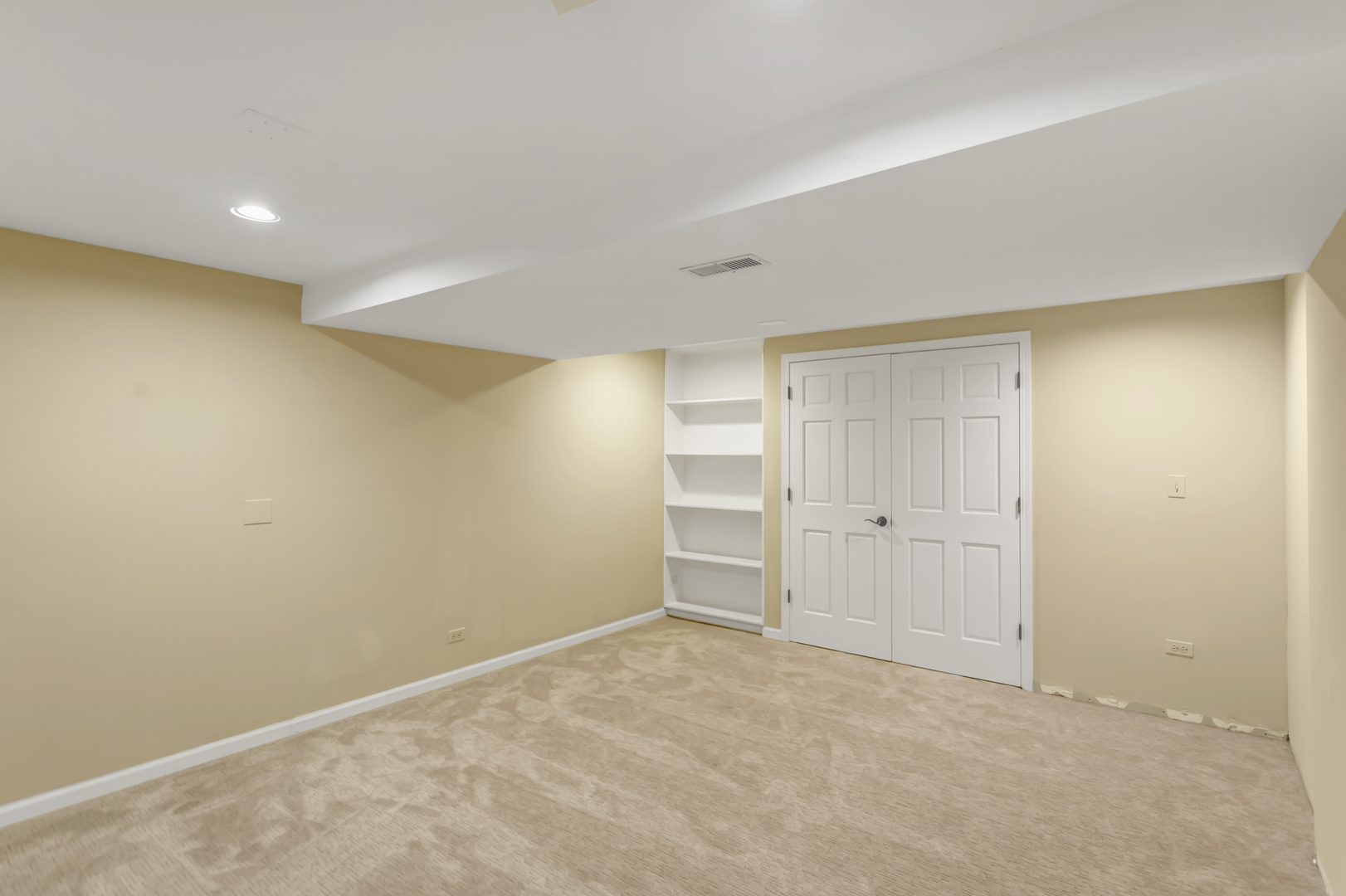 985 Chapel Court North Glen Ellyn, IL 60137 - Photo 39 of 46 a view of an empty room