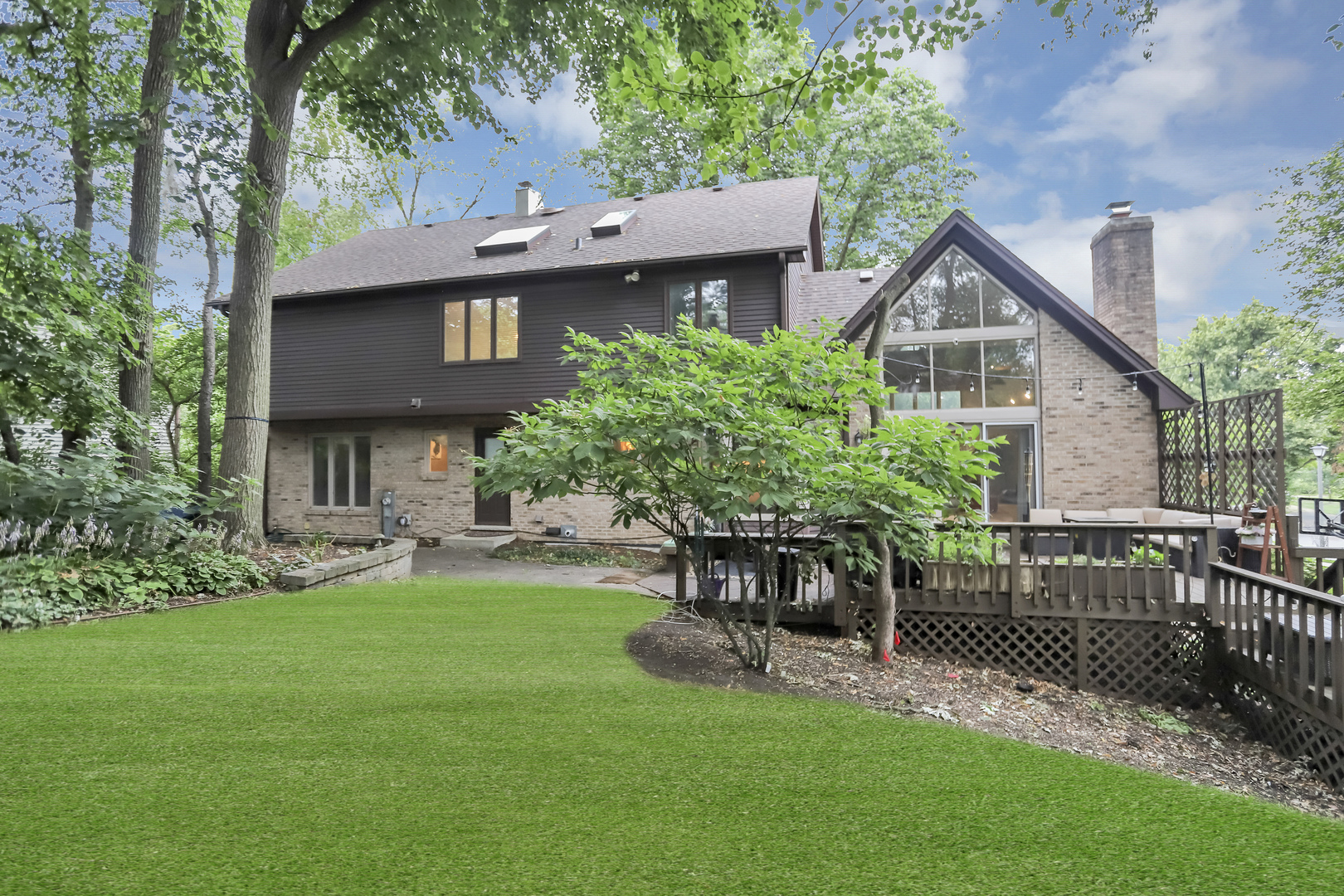 985 Chapel Court North Glen Ellyn, IL 60137 - Photo 41 of 46 a view of a chair and table in backyard of the house
