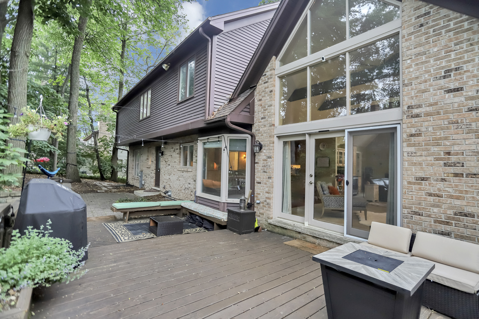 985 Chapel Court North Glen Ellyn, IL 60137 - Photo 42 of 46 a outdoor space view with a sitting space