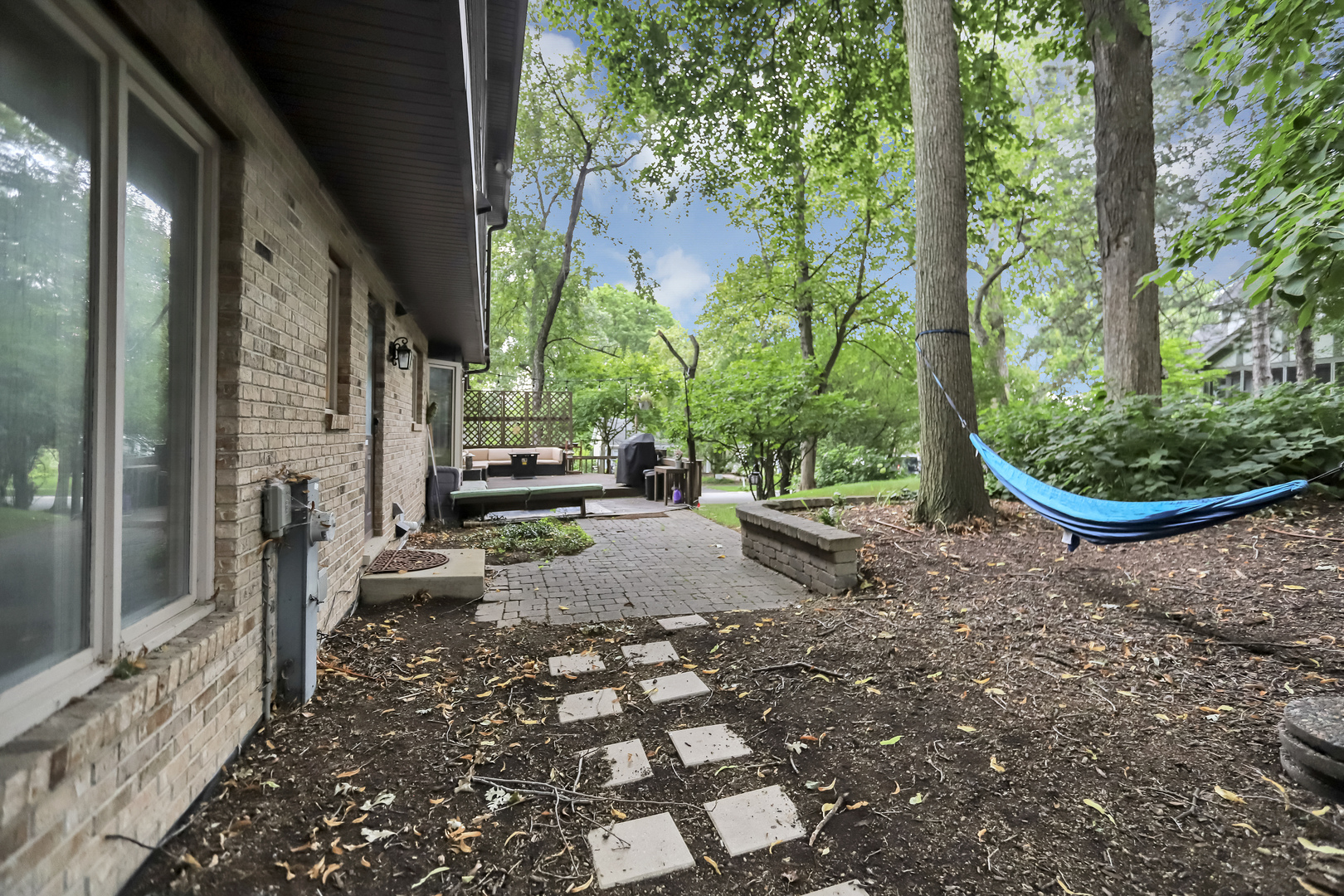 985 Chapel Court North Glen Ellyn, IL 60137 - Photo 45 of 46 a view of a pathway with a backyard