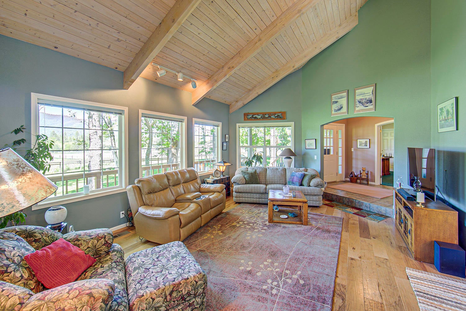 1316 East Fork Road Williams, OR 97544 - Photo 7 of 56 Living Room.1