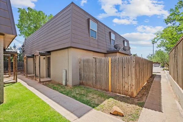 $950 | 4206 17th Street, Unit 3, Lubbock, TX 79416
