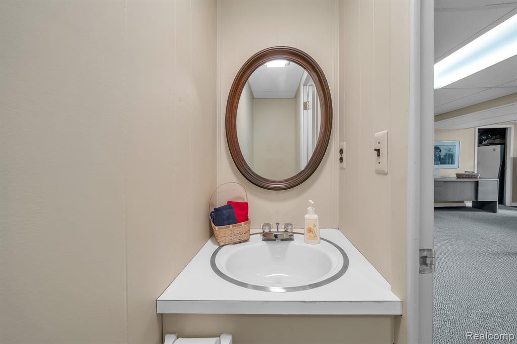 29958 Barwell Road Farmington Hills, MI 48334 - Photo 43 of 48