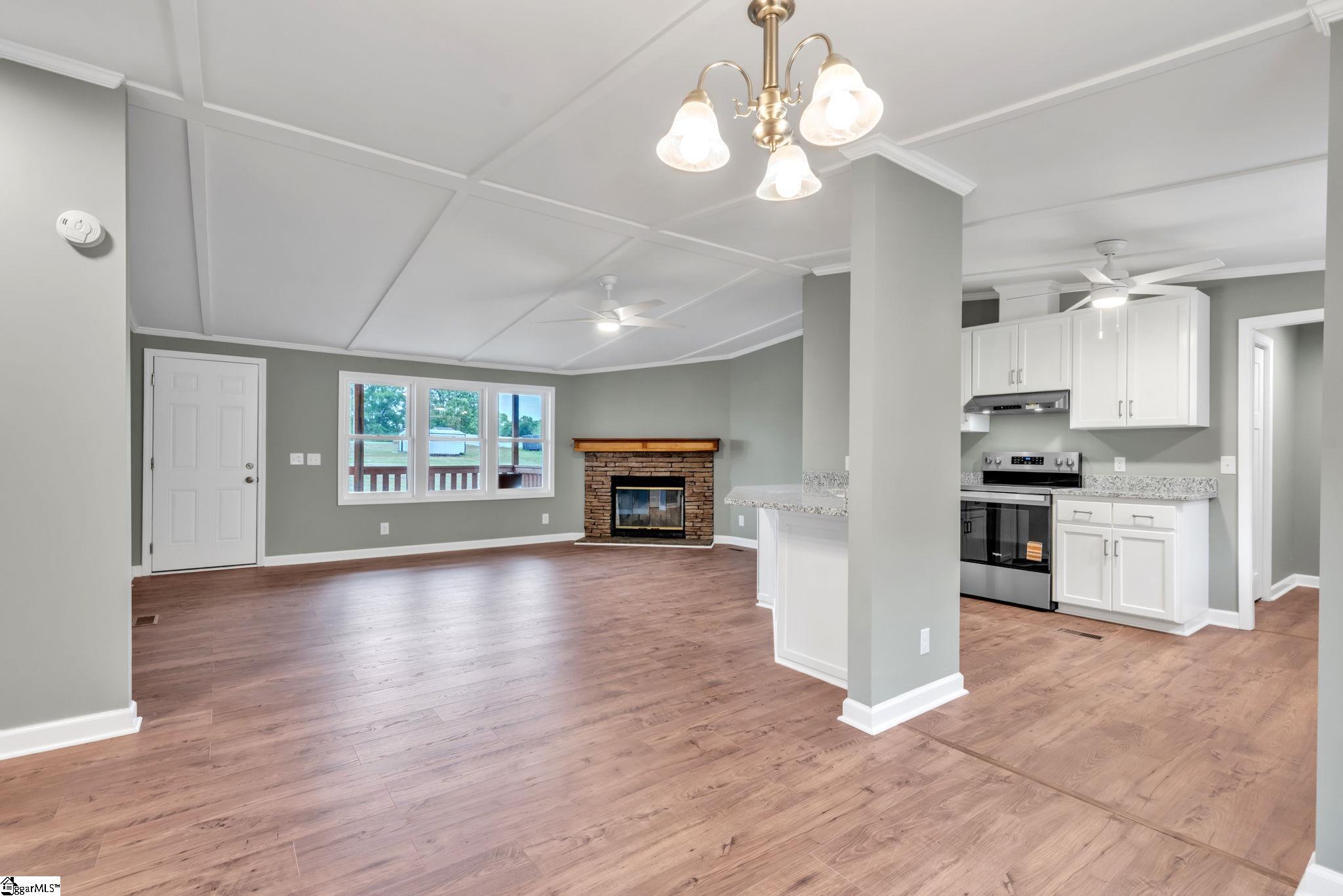 423 Valleybrook Lane Greer, SC 29651 - Photo 7 of 31 Gallery Image 7