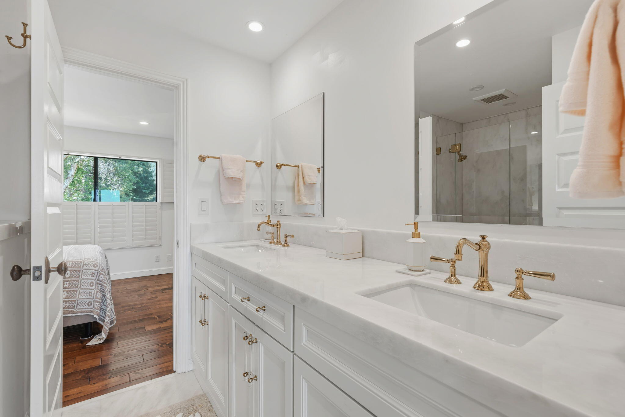 3375 Foothill Road, Unit 722 Carpinteria, CA 93013 - Photo 21 of 33 a bathroom with double vanity sinks and a mirror