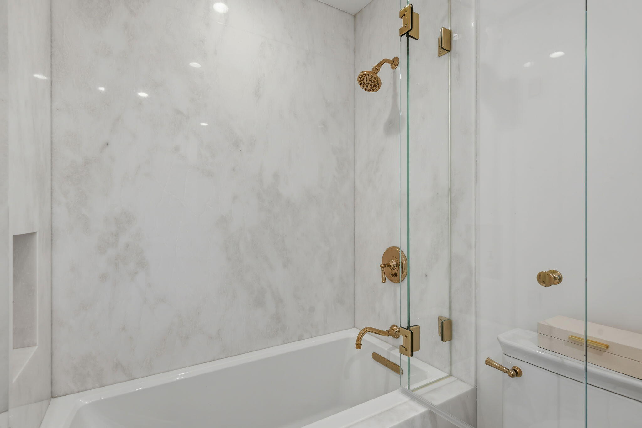 3375 Foothill Road, Unit 722 Carpinteria, CA 93013 - Photo 22 of 33 a bathroom with a shower