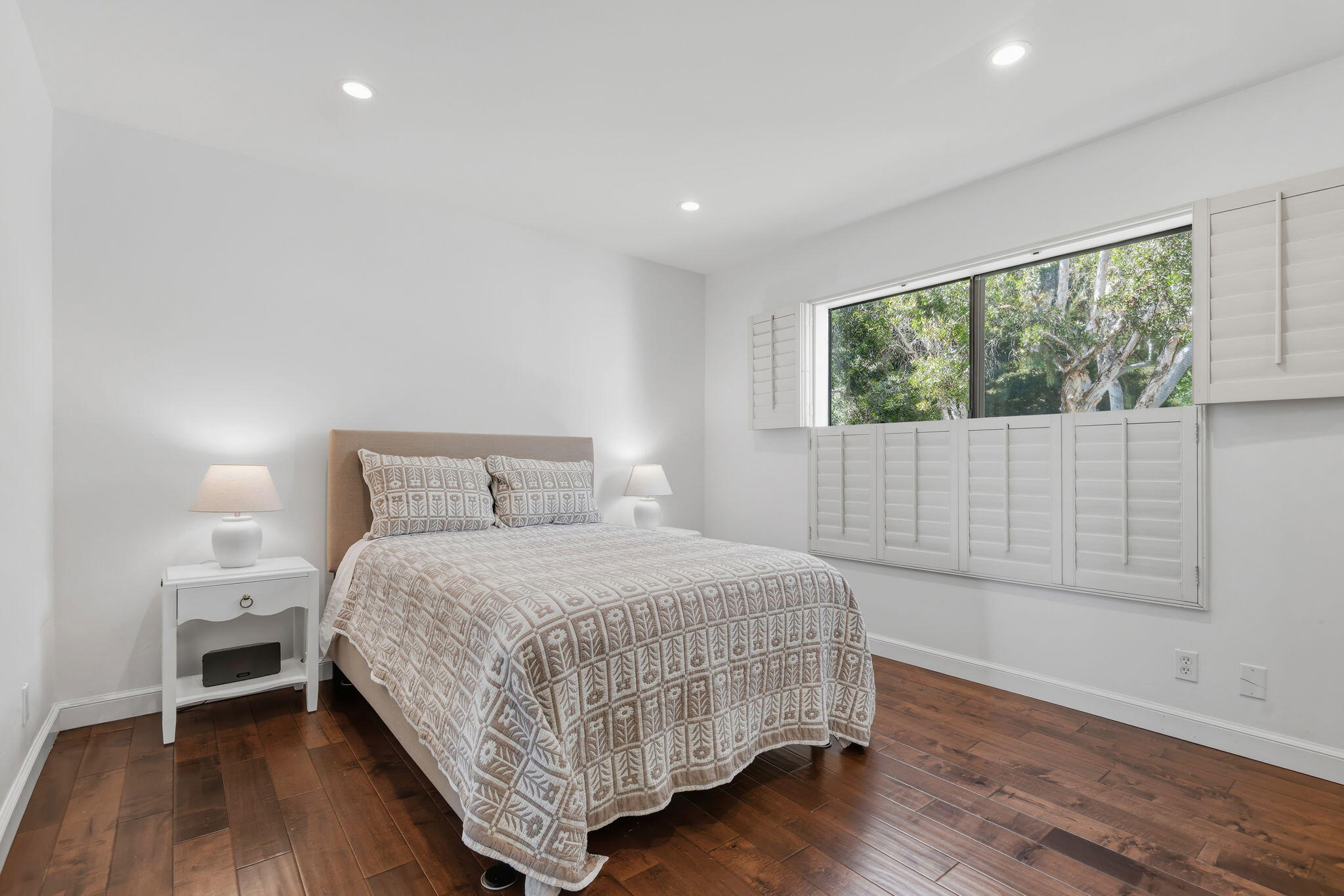 3375 Foothill Road, Unit 722 Carpinteria, CA 93013 - Photo 24 of 33 a bedroom with a bed and a window
