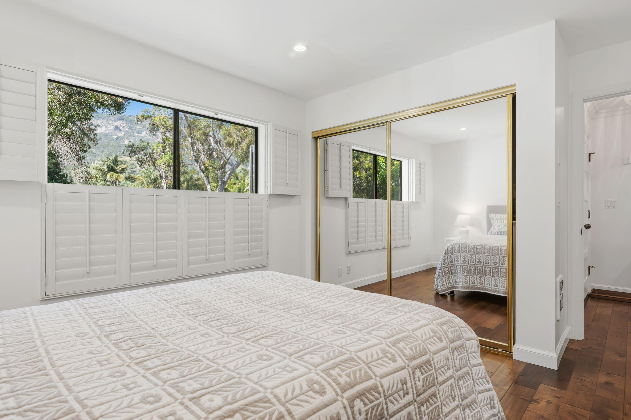 3375 Foothill Road, Unit 722 Carpinteria, CA 93013 - Photo 25 of 33 a bedroom with a large bed and a window