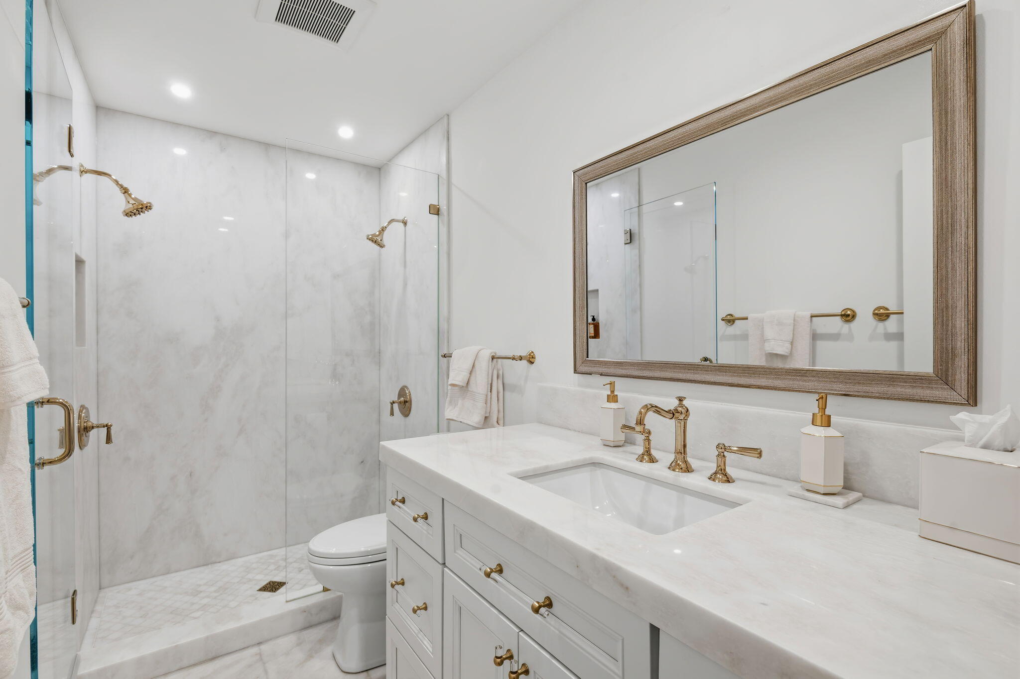 3375 Foothill Road, Unit 722 Carpinteria, CA 93013 - Photo 26 of 33 a bathroom with a sink a toilet and shower