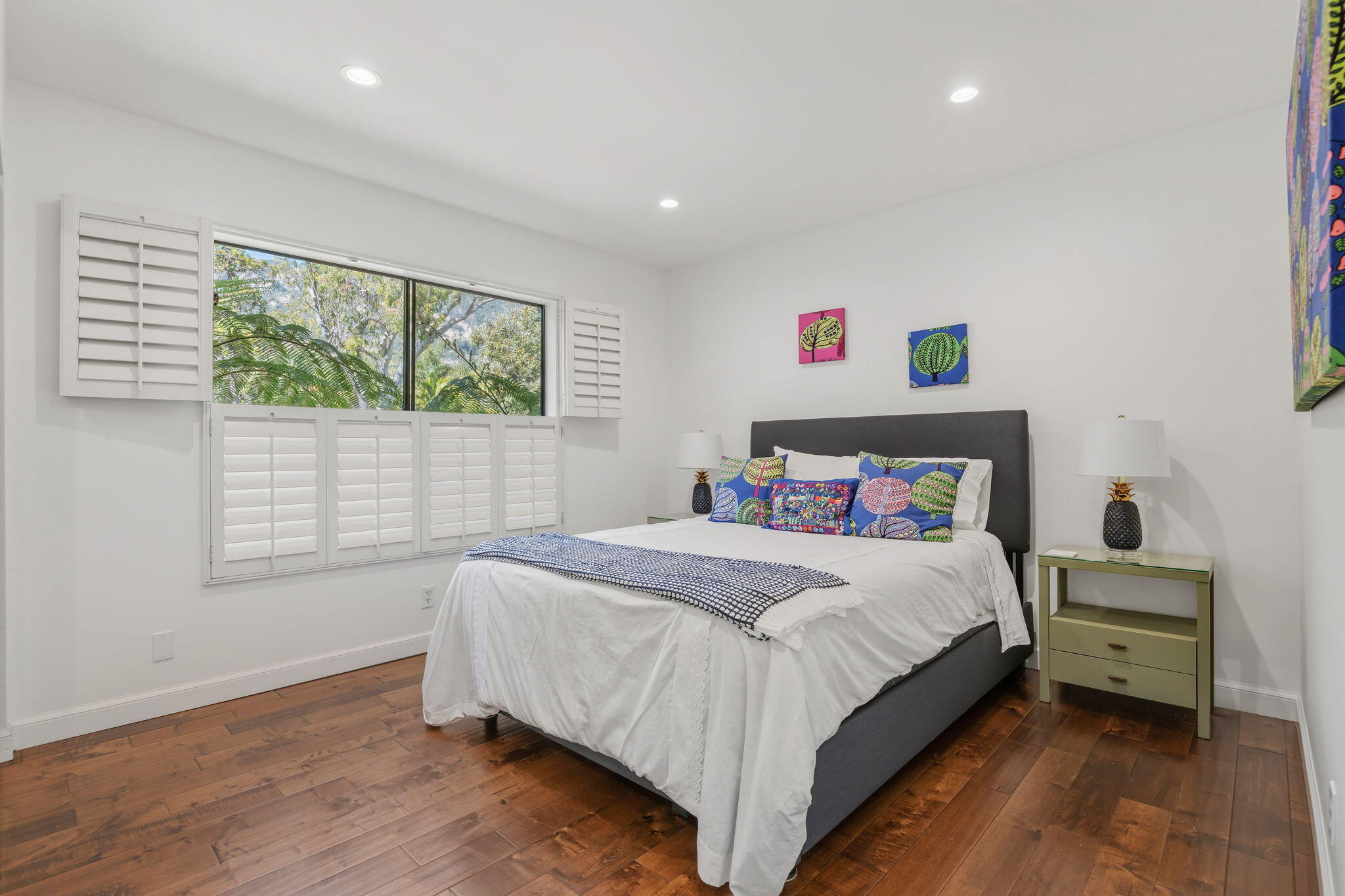 3375 Foothill Road, Unit 722 Carpinteria, CA 93013 - Photo 27 of 33 a bedroom with a bed and a window