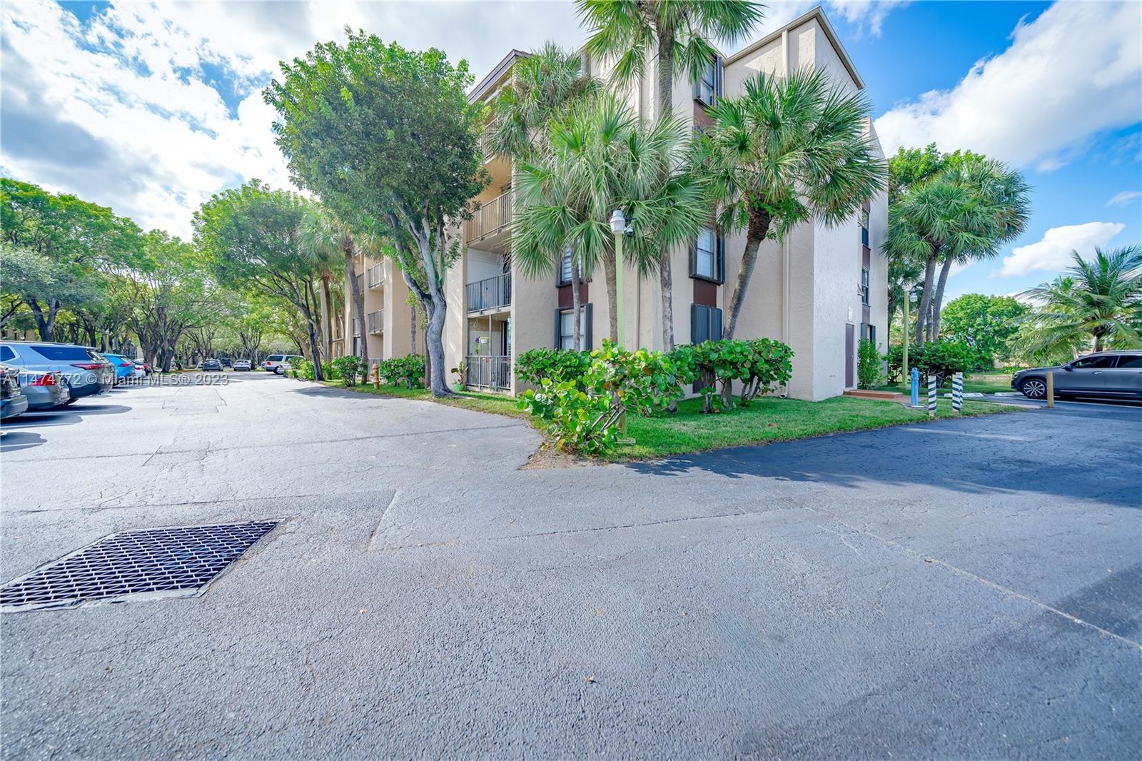 Promenade at Kendale Lakes Condominiums Miami, FL 33186 - Photo 24 of 29 a couple of palm trees in front of yellow house