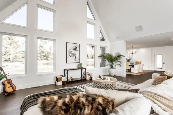 $999,000 | 13808 West 500th Street North, Jasonville, IN 47438