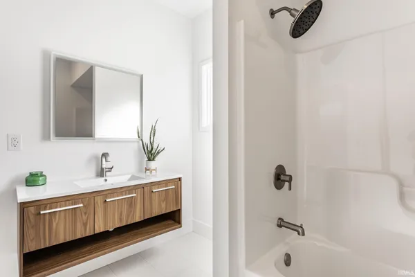 $999,000 | 13808 West 500th Street North, Jasonville, IN 47438