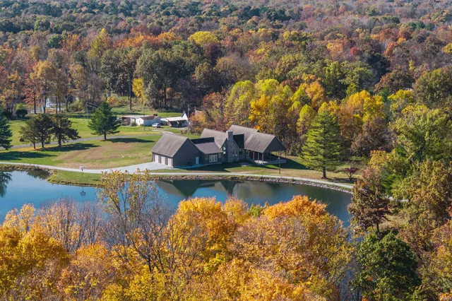 $999,000 | 13808 West 500th Street North, Jasonville, IN 47438