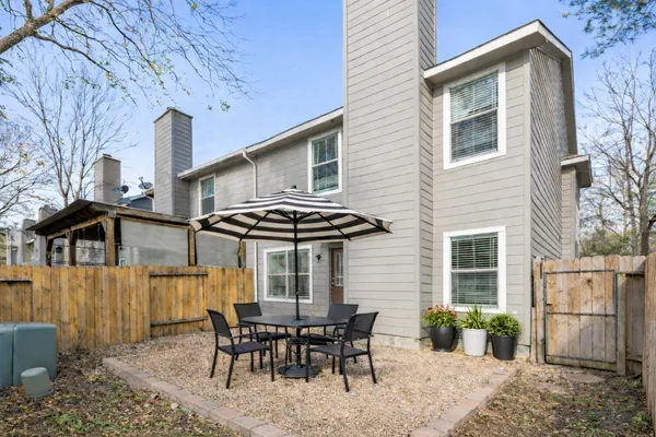 $1,850 | 211 Blushwood Place, The Woodlands, TX 77382
