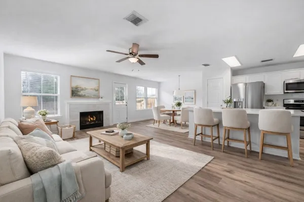 $1,850 | 211 Blushwood Place, The Woodlands, TX 77382