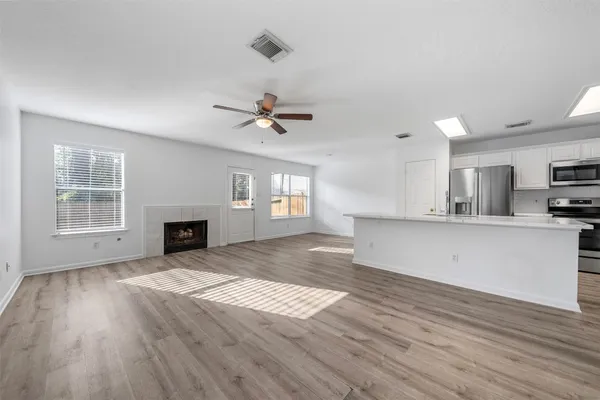 $1,850 | 211 Blushwood Place, The Woodlands, TX 77382