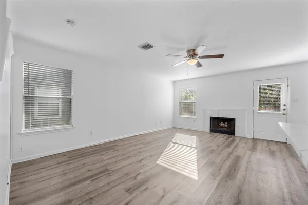 $1,850 | 211 Blushwood Place, The Woodlands, TX 77382