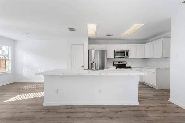 $1,850 | 211 Blushwood Place, The Woodlands, TX 77382