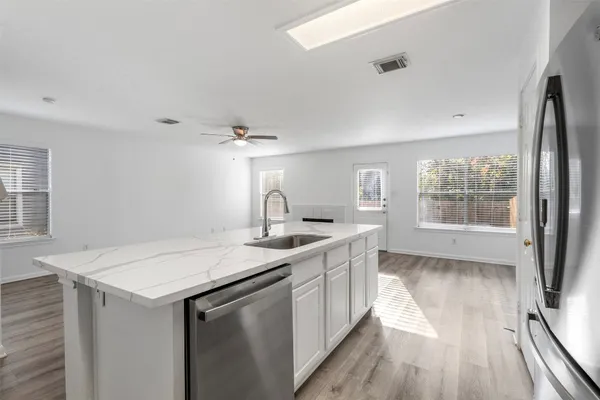 $1,850 | 211 Blushwood Place, The Woodlands, TX 77382